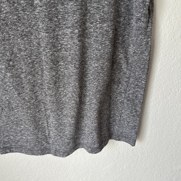 Universal Thread Grey‎ Tee - Picture 3 of 5